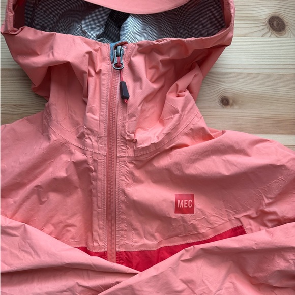 MEC Rain Jacket and Windbreaker - Picture 9 of 13